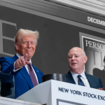 Трамп на фоні фінансових графіків