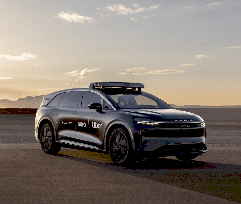 Роботаксі Uber та Lucid Gravity