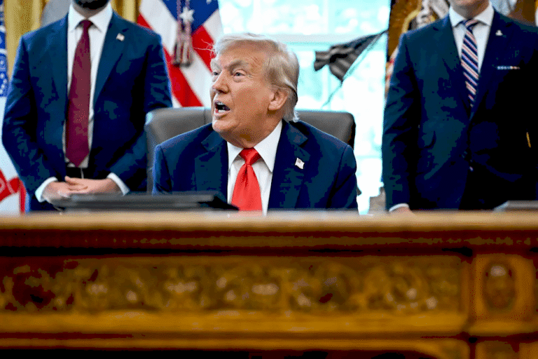 Трамп під час оголошення нових угод з Intel