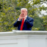 Президент Трамп підписує указ щодо банків