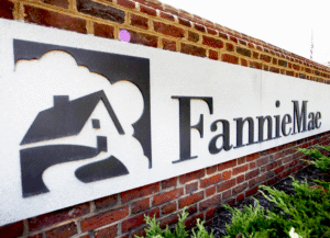Зображення Трампа на фоні біржі з логотипом Fannie Mae та Freddie Mac