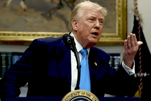 Президент Трамп під час оголошення мит