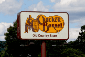 Зовнішній вигляд традиційного ресторану Cracker Barrel