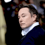 Ілон Маск під час прес-конференції Tesla
