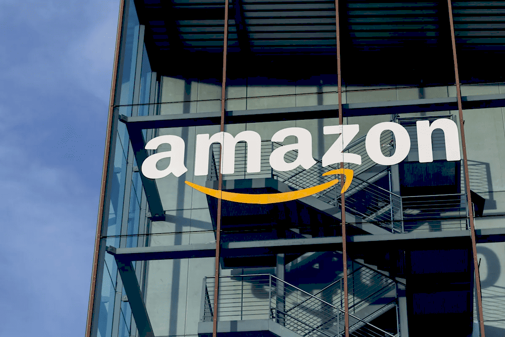 Зображення акцій Amazon та Apple