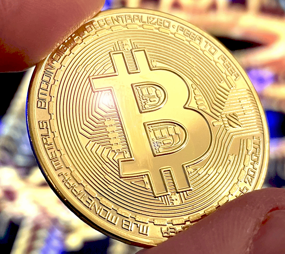 Графік зростання біткойна до $105,000