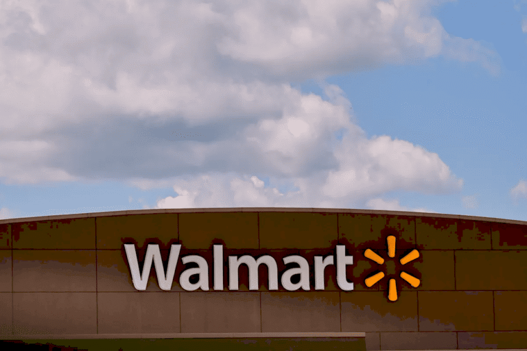 Зображення, що ілюструє кризу доступності товарів у Walmart