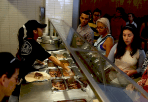 Тиск на молодших та малозабезпечених споживачів в США