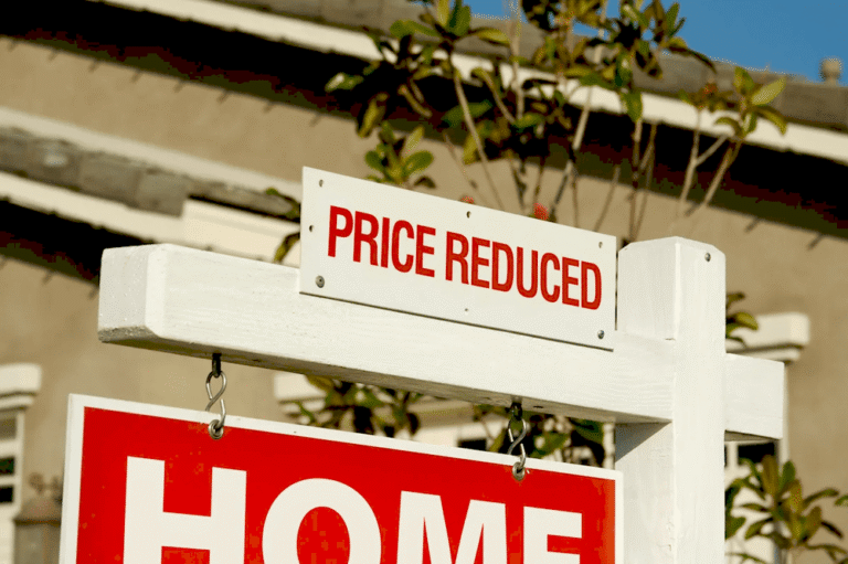 Графік падіння вартості домівок у США