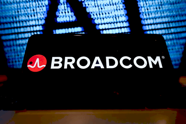 Зображення чіпів Broadcom для штучного інтелекту
