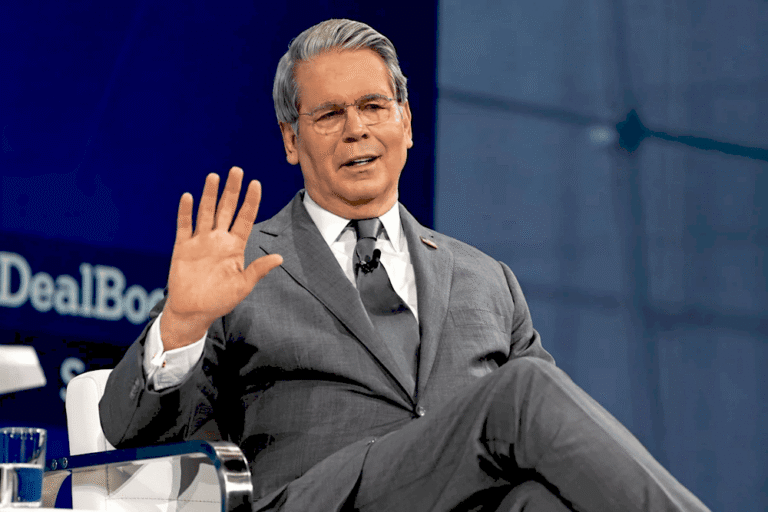 Кевін Хассет під час виступу