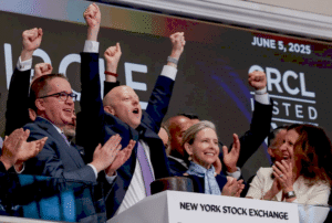 Голова SEC Пол Аткінс під час виступу