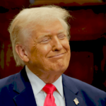 Трамп підписує нові норми економії пального