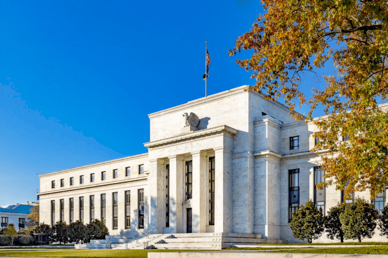 Ф'ючерси на акції США на фоні фінансових графіків